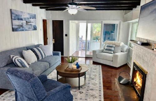 Lake Peekskill House | Cherry Blossom Lake House