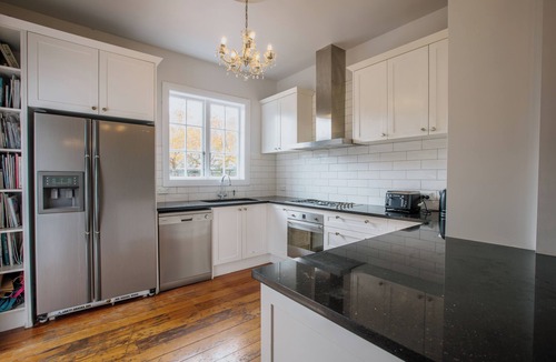 Glenbrook Cottage | Cherry Blossom Paradise