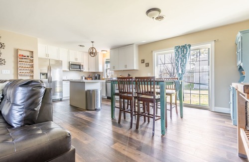 Annville House | Cherry Cottage - 15mins to Hershey Park - Firepit