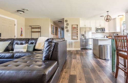 Annville House | Cherry Cottage - 15mins to Hershey Park - Firepit