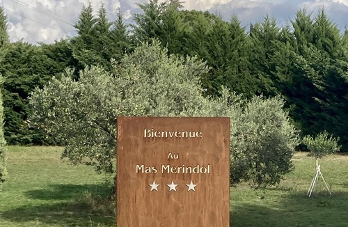 Loriol-du-Comtat Apartment | Cherry Cottage ★★★