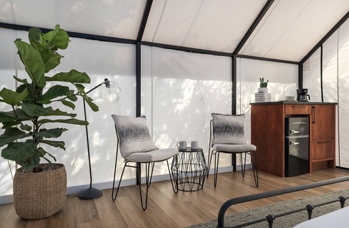 Fredericksburg RV Rental | Cherry Cove Glamping W/Hot tub AND Cowboy Pool!
