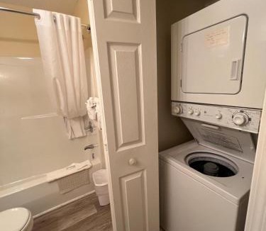 Cherry Grove Beach Apartment | Cherry Grove 1BR screened porch 2nd Floor view