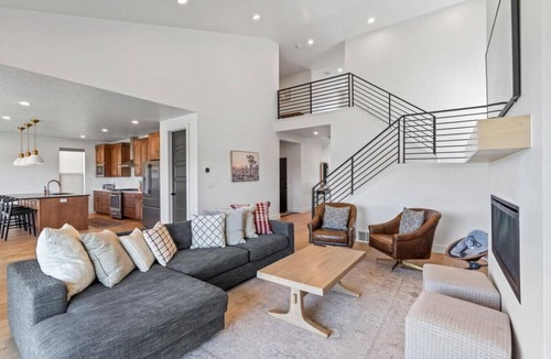 Kaysville House | Cherry Hill | King Beds + Game Room + Near Lagoon