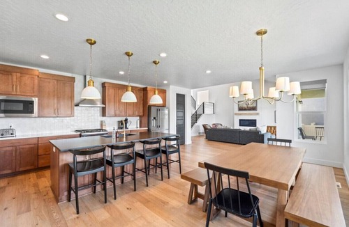 Kaysville House | Cherry Hill | King Beds + Game Room + Near Lagoon