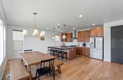 Kaysville House | Cherry Hill | King Beds + Game Room + Near Lagoon