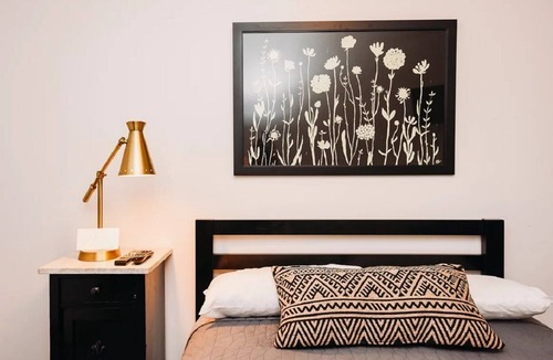 East Stroudsburg Resort | Cherry House Private Bath Queen Bed