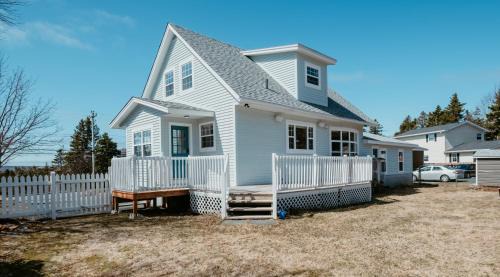 Conception Bay South House | Cherry Lane Cottage - 3 Bed - 1 Full & 1 Half Bath
