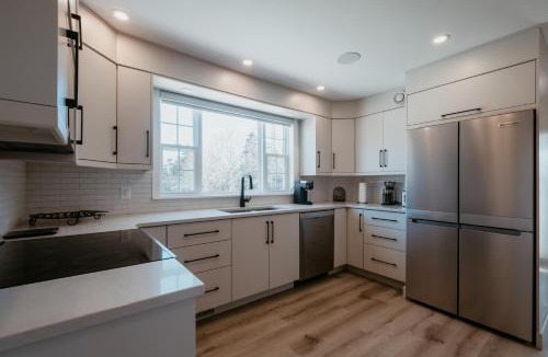 Conception Bay South House | Cherry Lane Cottage - 3 Bed - 1 Full & 1 Half Bath