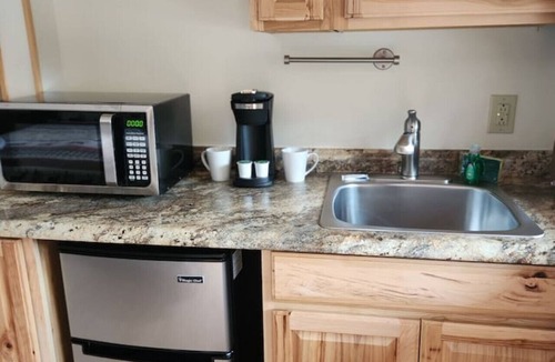 Bethlehem Cabin | Cherry Lodge King Room