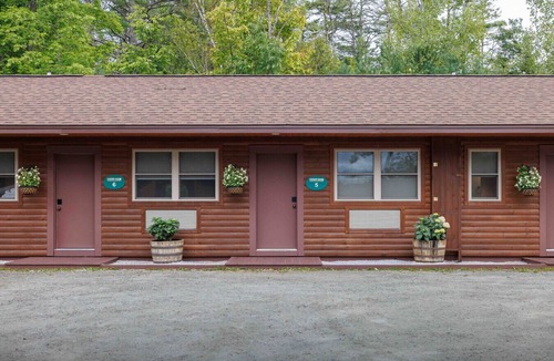 Bethlehem Cabin | Cherry Lodge King Room