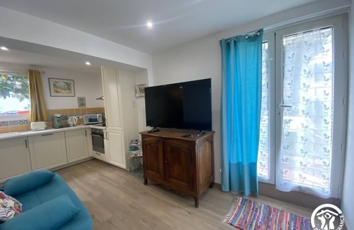 Ceret House | Cherry pickers