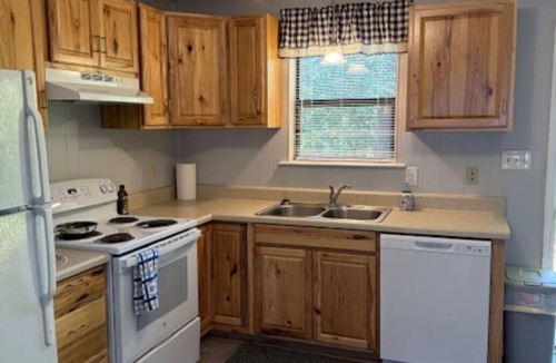 Havelock Apartment | Cherry Point Landing- Cozy 2 bedroom, 1 bath apartment