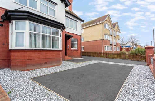 Blackpool Apartment | Cherry Property - Blueberry Suite