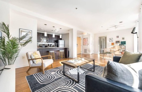 Macon Apartment | Cherry St Hideaway | Walkable with Otis Vibes