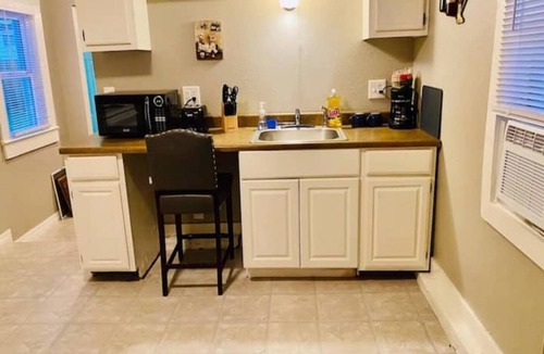 Cherry Street Apartment | Cherry St*Little Love House-Shop-Dine-Route 66