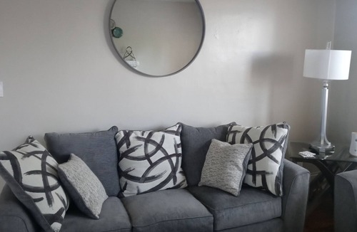Cherry Street Apartment | Cherry St. Vintage Apartment
