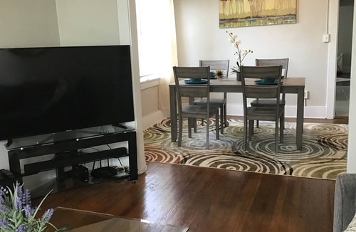 Cherry Street Apartment | Cherry St. Vintage Apartment