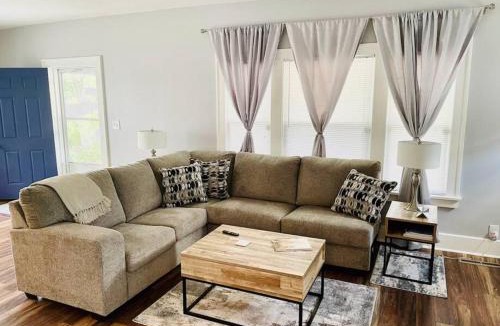 Cherry Street Villa | CHERRY STREET LUXURY- SHOPPING-DINING-BY DOWNTOWN AND HOSPITALs