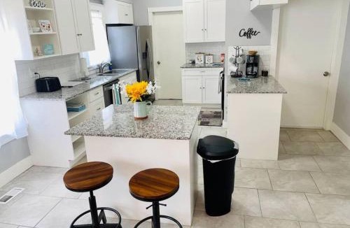 Cherry Street Villa | CHERRY STREET LUXURY- SHOPPING-DINING-BY DOWNTOWN AND HOSPITALs