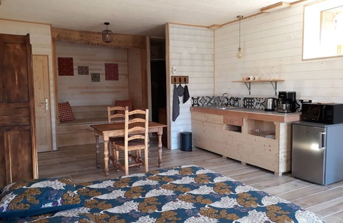 Saint-Dolay Apartment | Cherry Sutdio