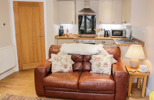 Stanton Upon Hine Heath Cottage | CHERRY TREE BARN, romantic, with a garden in Shawbury