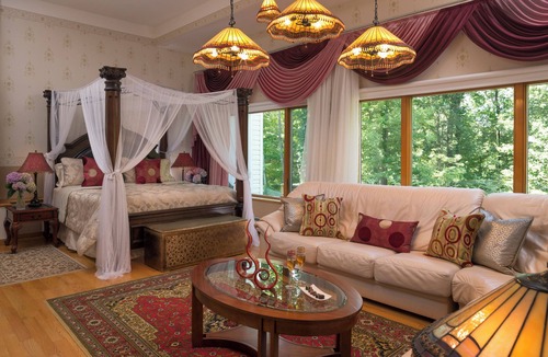 Stroudsburg Bed & Breakfast | Cherry Valley Manor Luxury Bed and Breakfast
