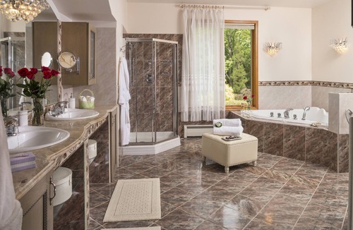 Stroudsburg Bed & Breakfast | Cherry Valley Manor Luxury Bed and Breakfast