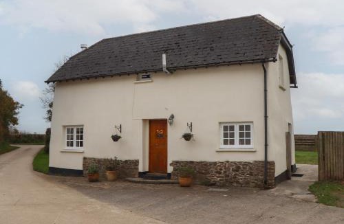 Broadwoodkelly House | Cherryblossom Cottage