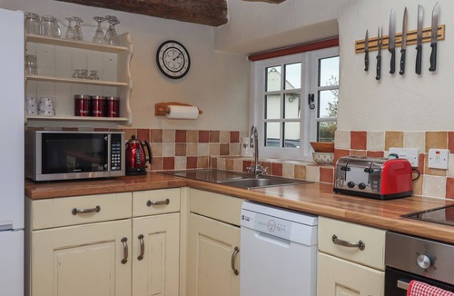 Broadwoodkelly Cottage | Cherryblossom Cottage