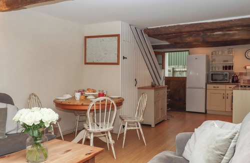 Broadwoodkelly Cottage | Cherryblossom Cottage