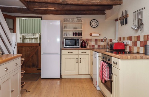 Broadwoodkelly Cottage | Cherryblossom Cottage