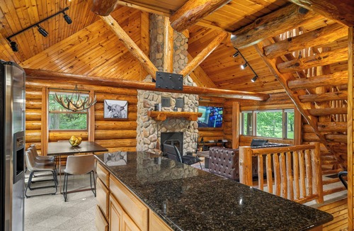 Cherry Valley Cabin | CherryValley Cabin+Hot Tub+Sauna+Scenic Riverfront
