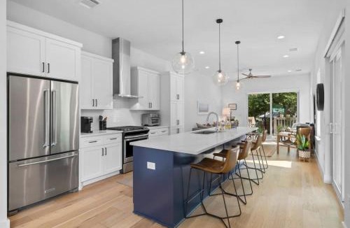 Cherrywood House | Cherrywood Home Near UT - ATX - Private Backyard