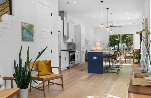 Cherrywood House | Cherrywood Home Near UT | ATX | Private Backyard