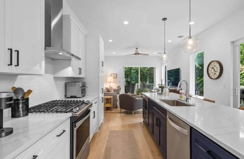 Cherrywood House | Cherrywood Home Near UT | ATX | Private Backyard