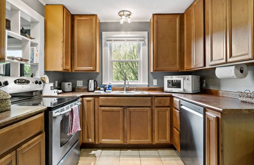 Woodfin House | {Cheryl's Blackstone Retreat} A quiet place with ultimate convenience to explore