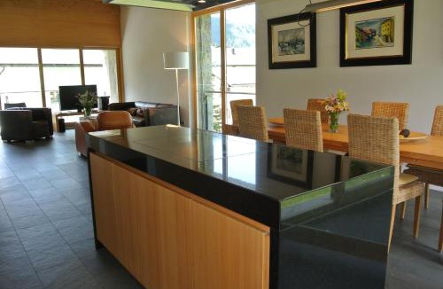 Maloja Apartment | Chesa La Montanella - Ferienwohnung, Maloja