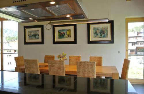 Maloja Apartment | Chesa La Montanella - Ferienwohnung, Maloja