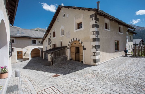 Zuoz House | Chesa Paulina: Grosszügiges Engadinerhaus vom 1550