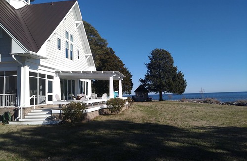 Reedville House | Chesapeake Bay and Lakefront home with Private Beach