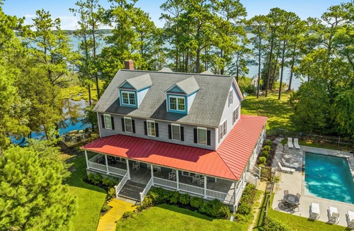 Woolford House | Chesapeake Waterfront- 7bd/5ba, Beach, Pool, Dock Pet permitted