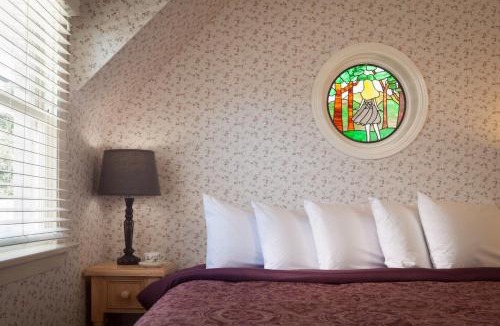 Oak Park Bed & Breakfast | Cheshire Cat Inn & Cottages