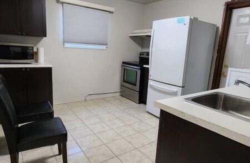 Winnipeg Apartment | Chesskings Guest House - Unit 1 Notredame Avenue