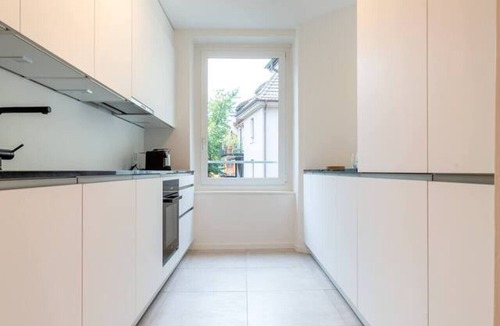 District 6 Apartment | Chesterfield Suite · Klassische 3-SZ Altbauwohnung