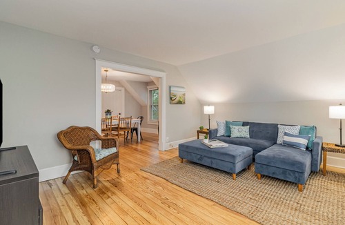 Chesterton Apartment | Chesterton Charmer: Upper Unit