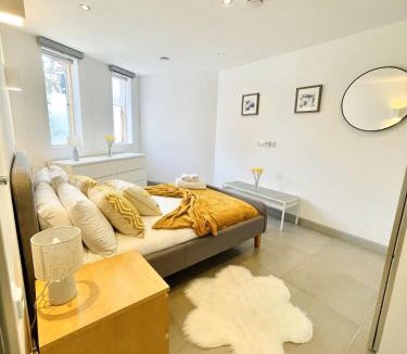 Nine Elms Apartment | Chestnut Cottage