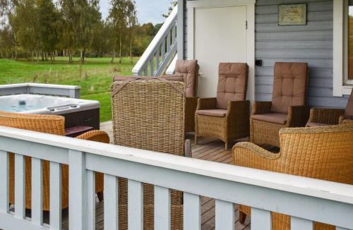 Hopton House | Chestnut Cottage - Uk48294