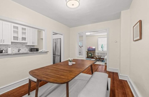 Chestnut Hill House | Chestnut Hill | 2BR | Easy Parking