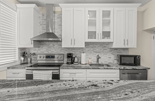 Chestnut Hill House | Chestnut Hill | 2BR | Easy Parking